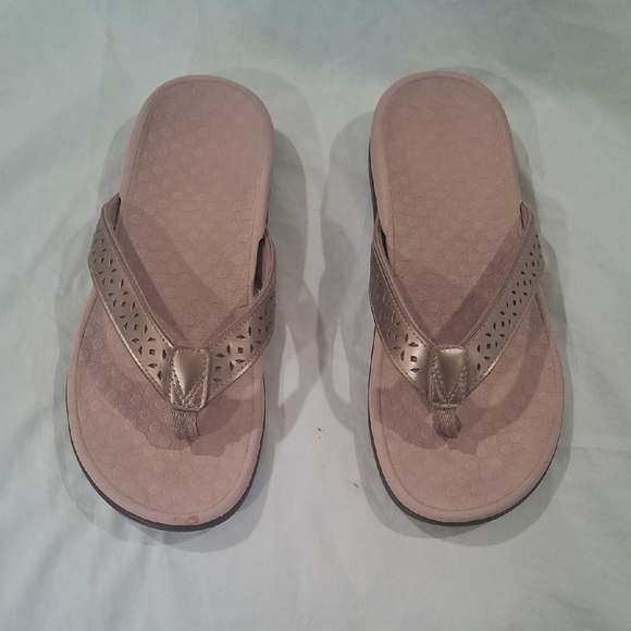 Vionic Women's Metallic Tan Women's Sandals Size 7 - Picture 1 of 7